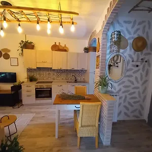 https://casa-fiorita-porto-ceresio.it-lombardy.com